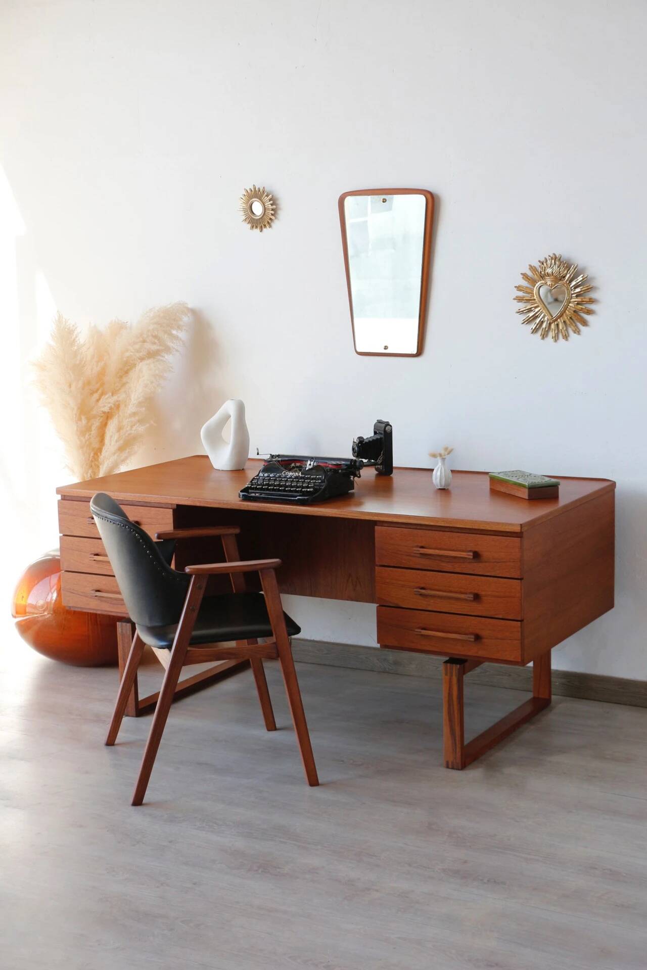 Bureau freestanding teck scandinave années 60 | Dyrlund