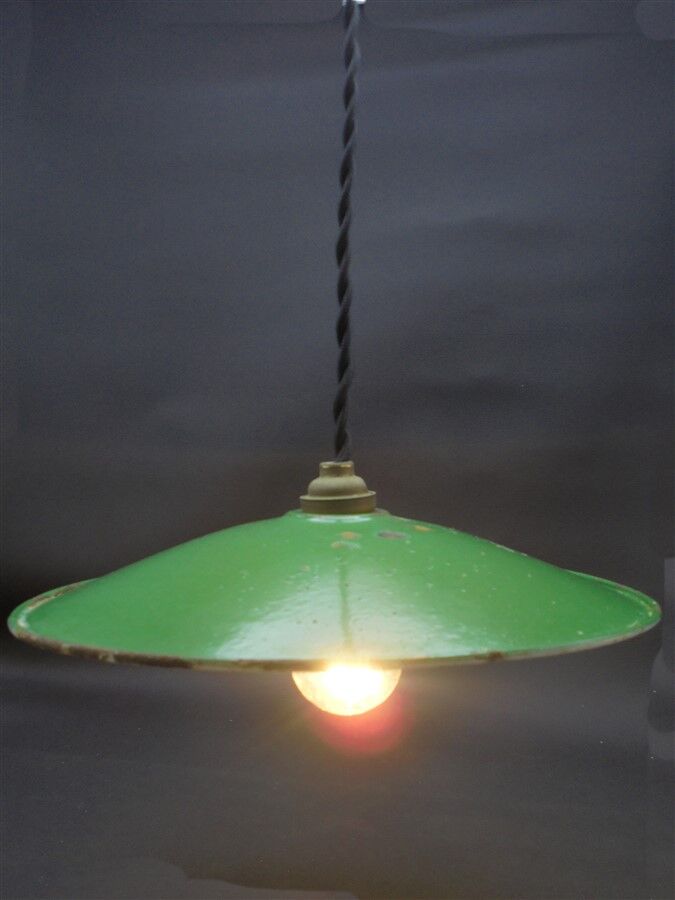 Enamelled sheet metal suspension