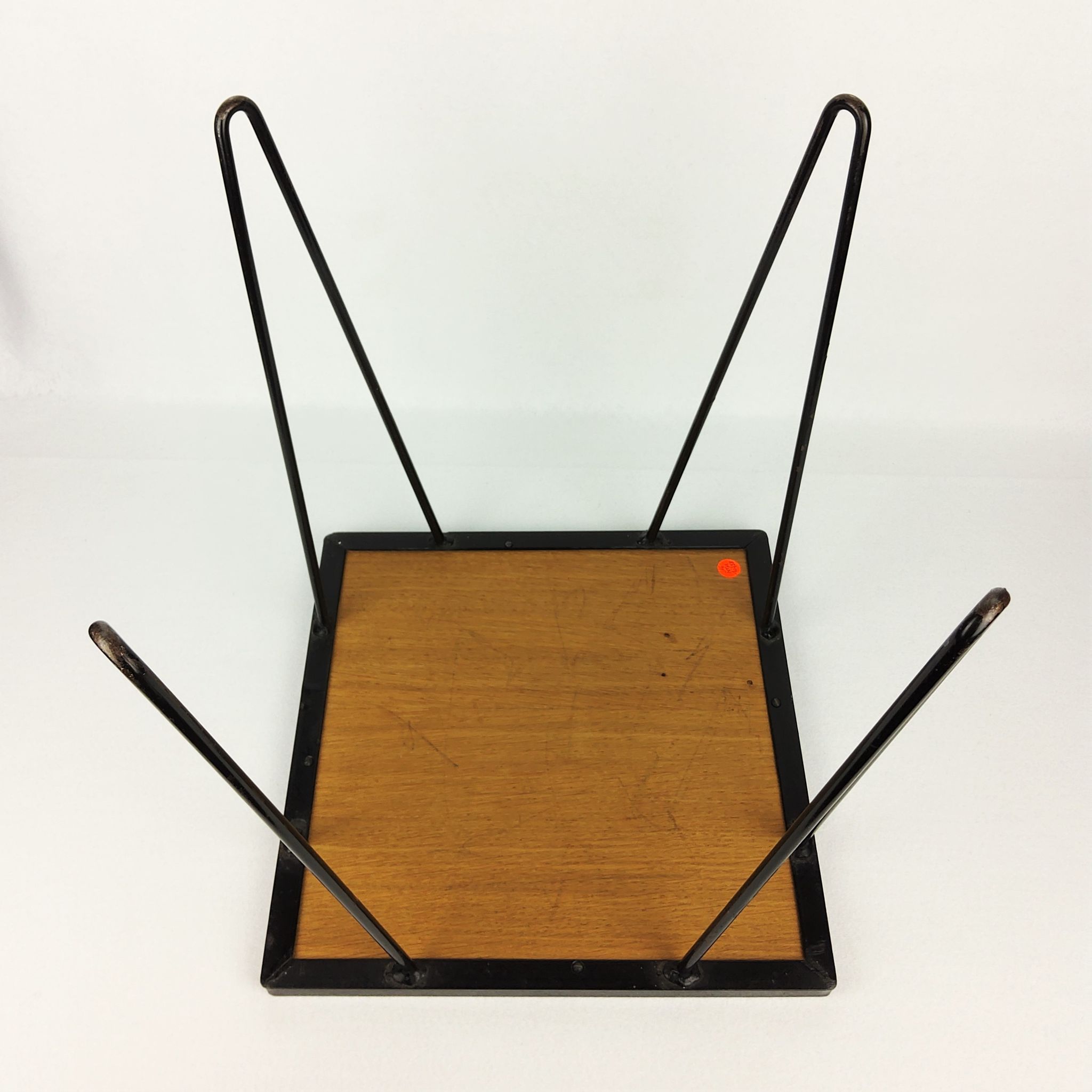 Table d’appoint chêne et métal noir 1950