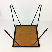 Table d’appoint chêne et métal noir 1950