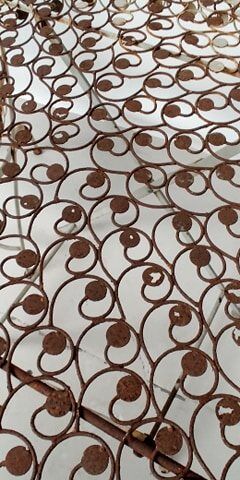 Set table and 2 garden chairs