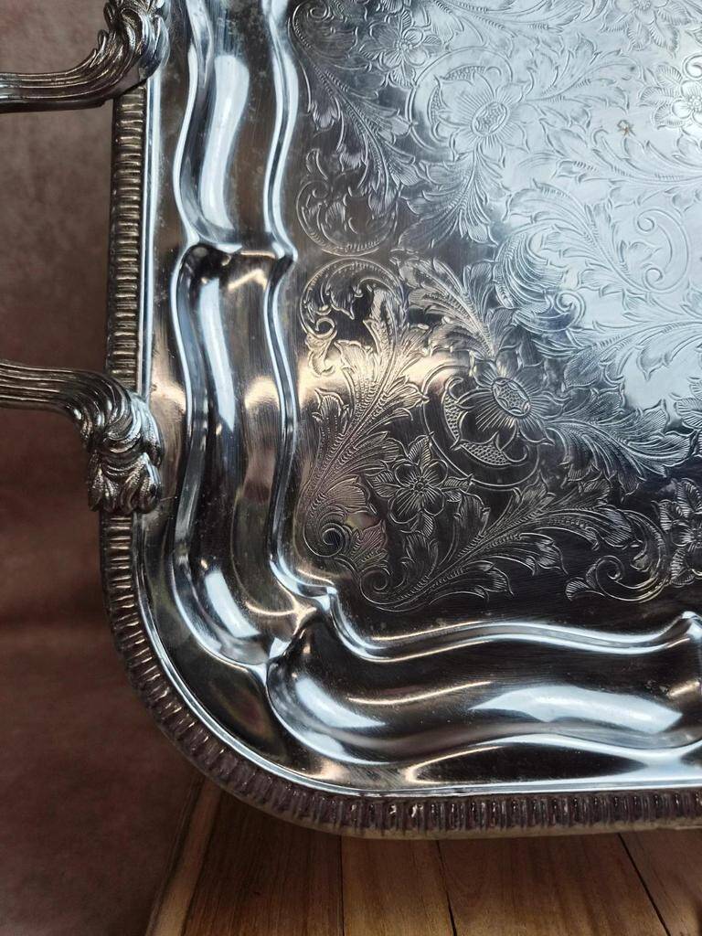 Silver-plated English tray with floral decoration – England