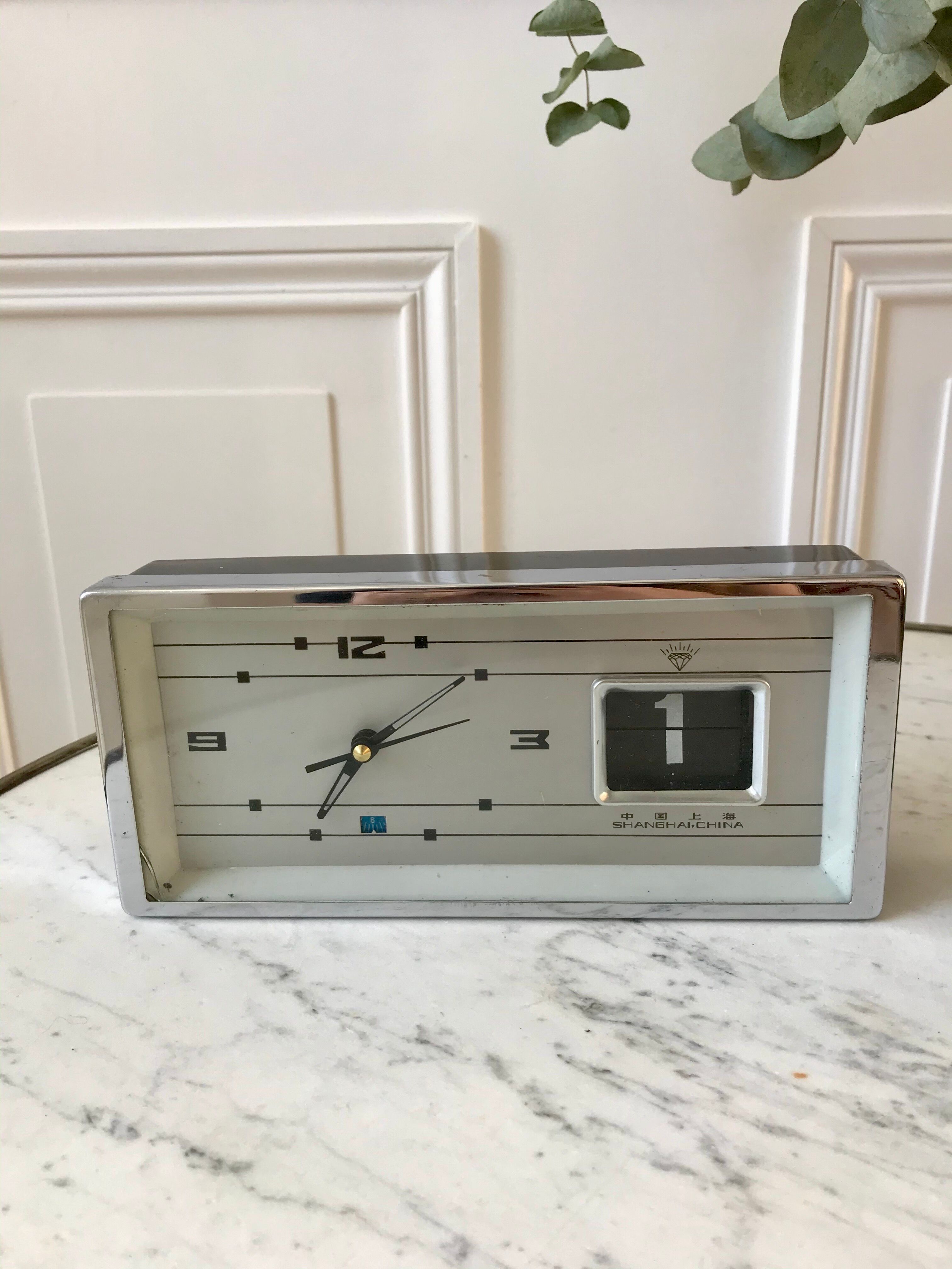Vintage alarm clock Shanghai China Diamond 70s