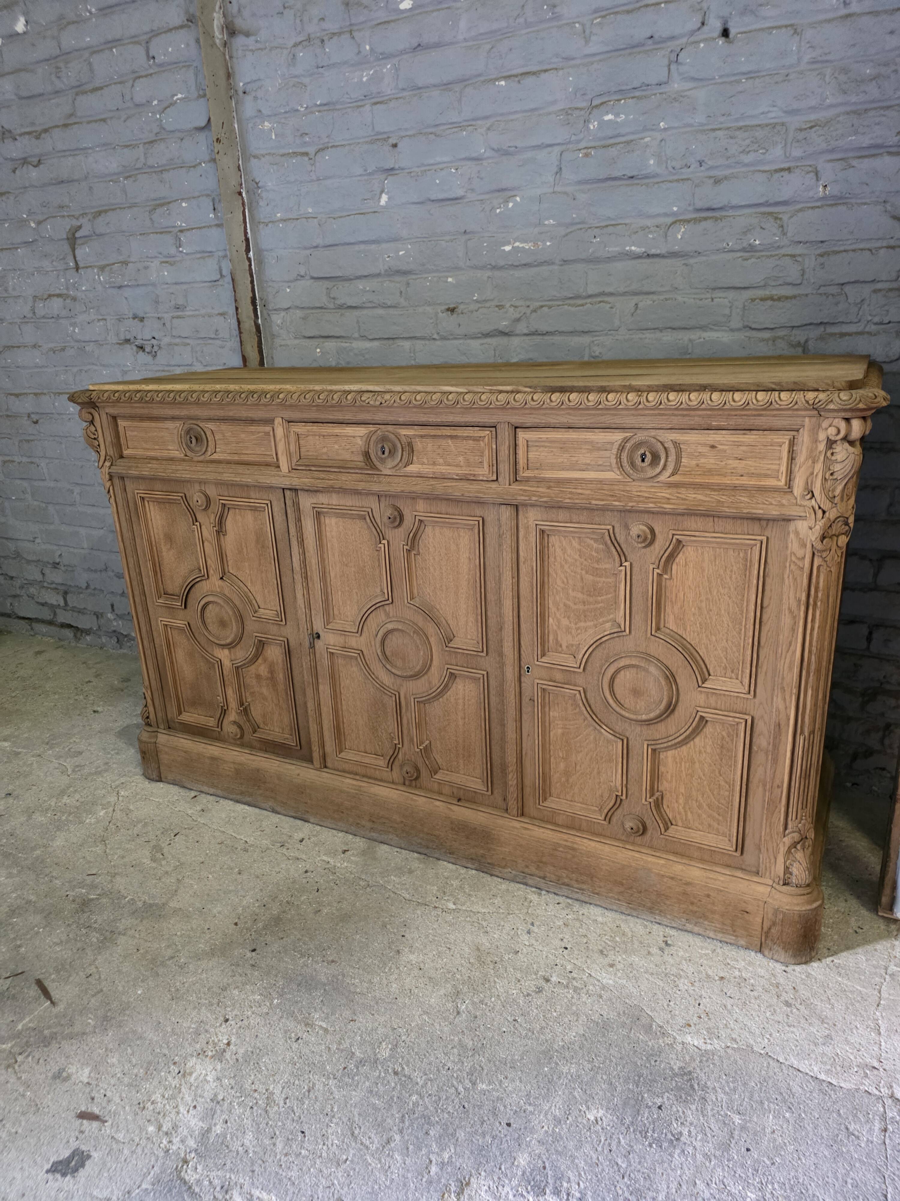 Buffet bas en chêne du XIXème