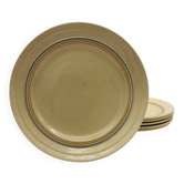 6 assiettes plates avec de fin décor de liserés bleu et brin.