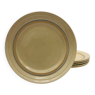 6 flat plates with a fine decoration of blue and gold borders.