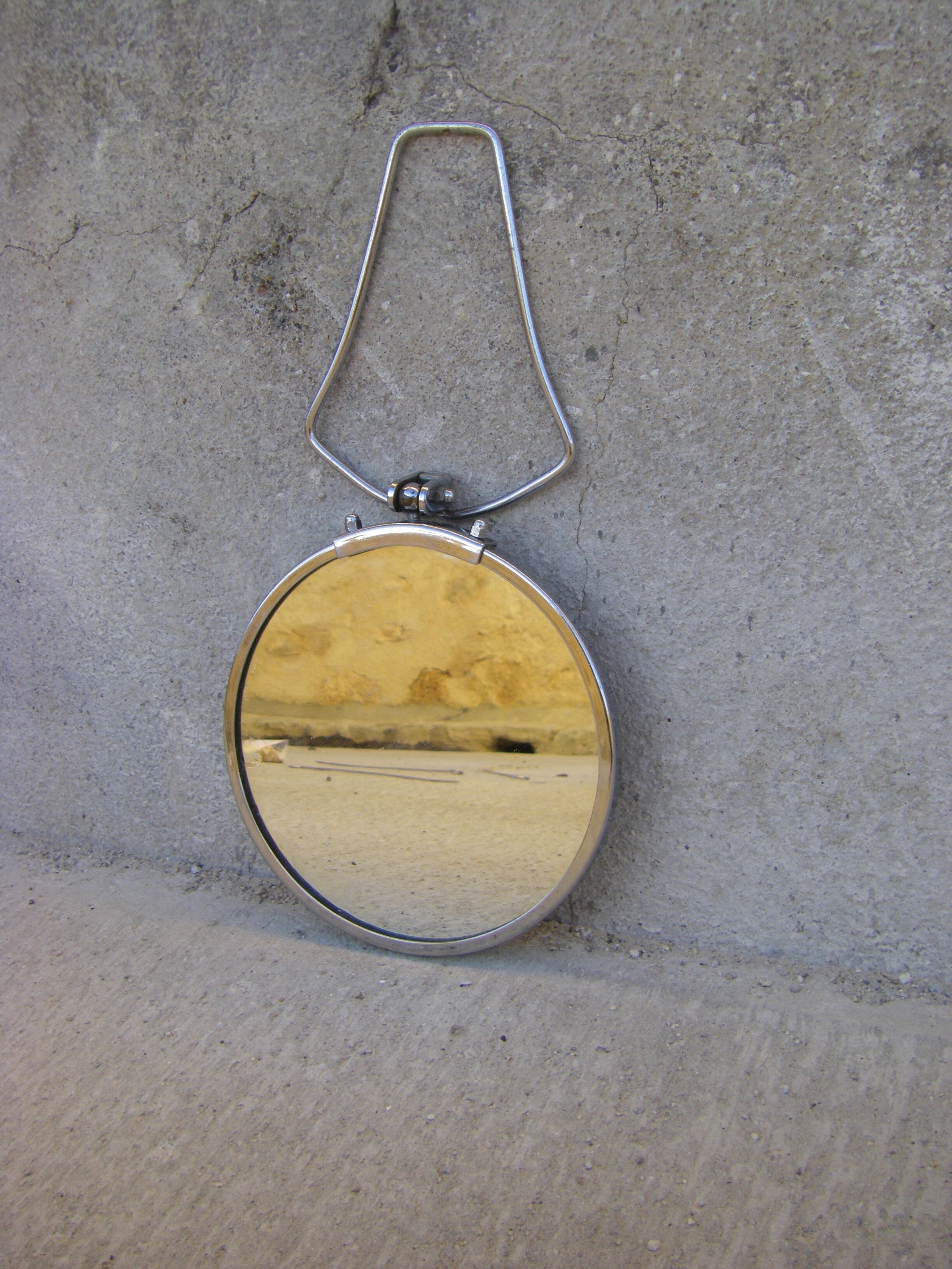 Mirror to hang