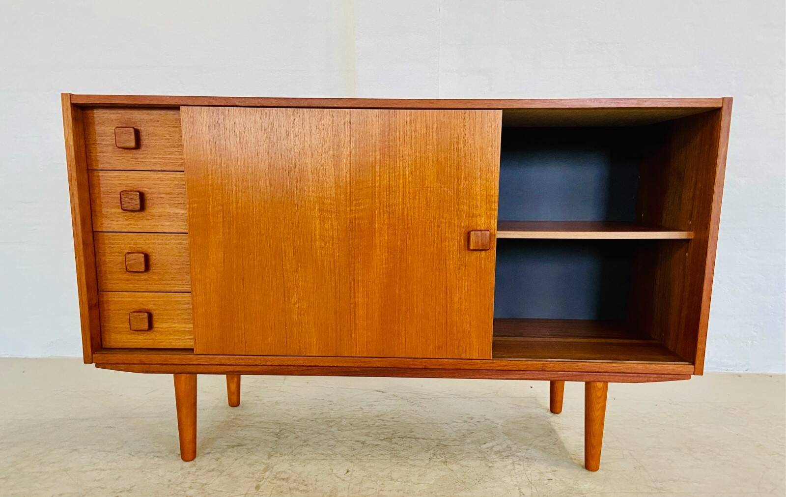 Buffet danois rétro vintage en teck du milieu du siècle par Domino Møbler