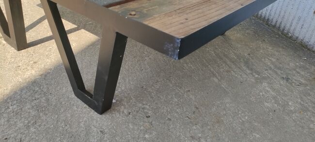 Table basse bois et métal de style industriel