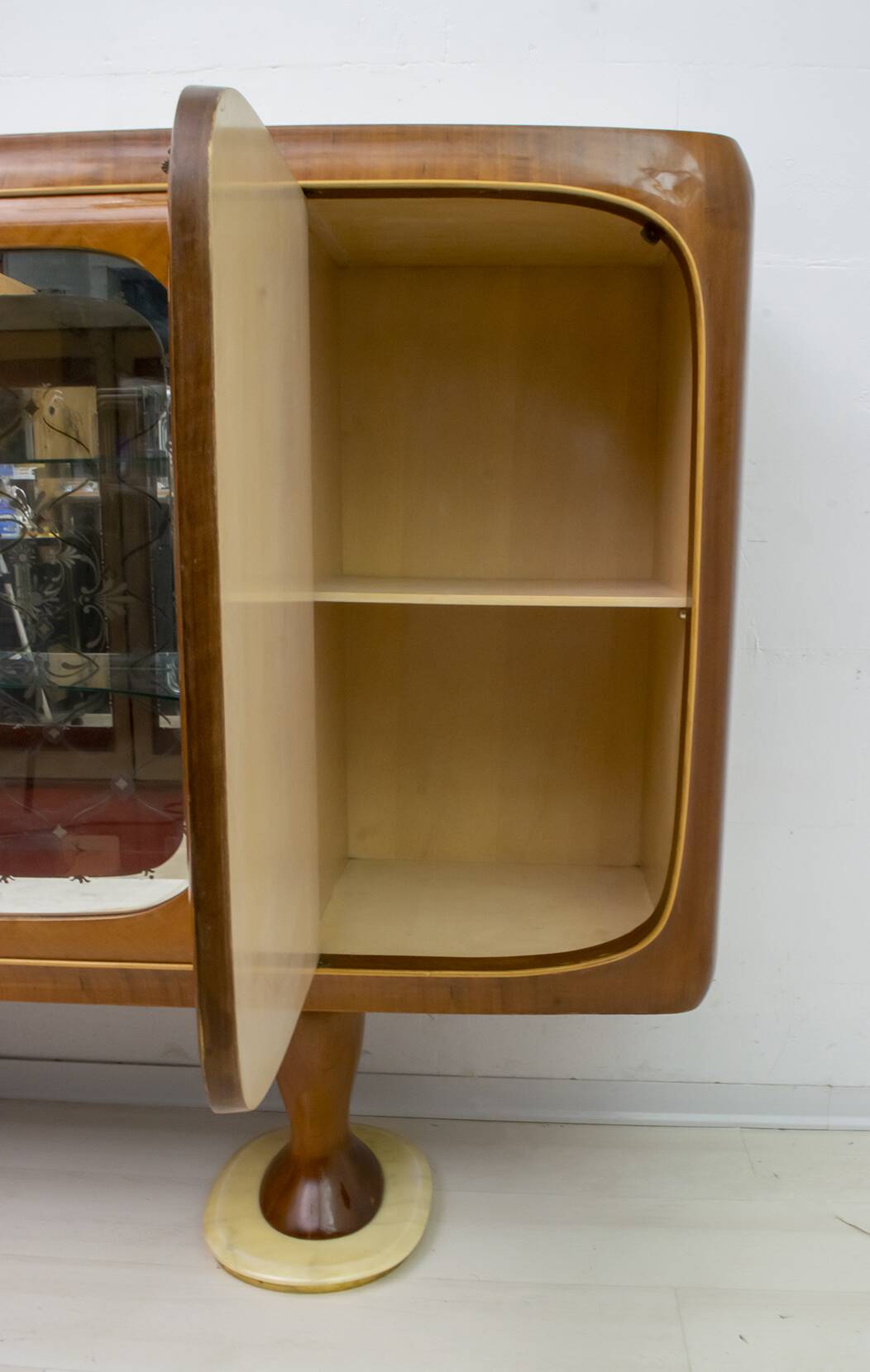 Vittorio Dassi Mid-Century Modern Italian Mahogany Cabinet Bar, 1950s