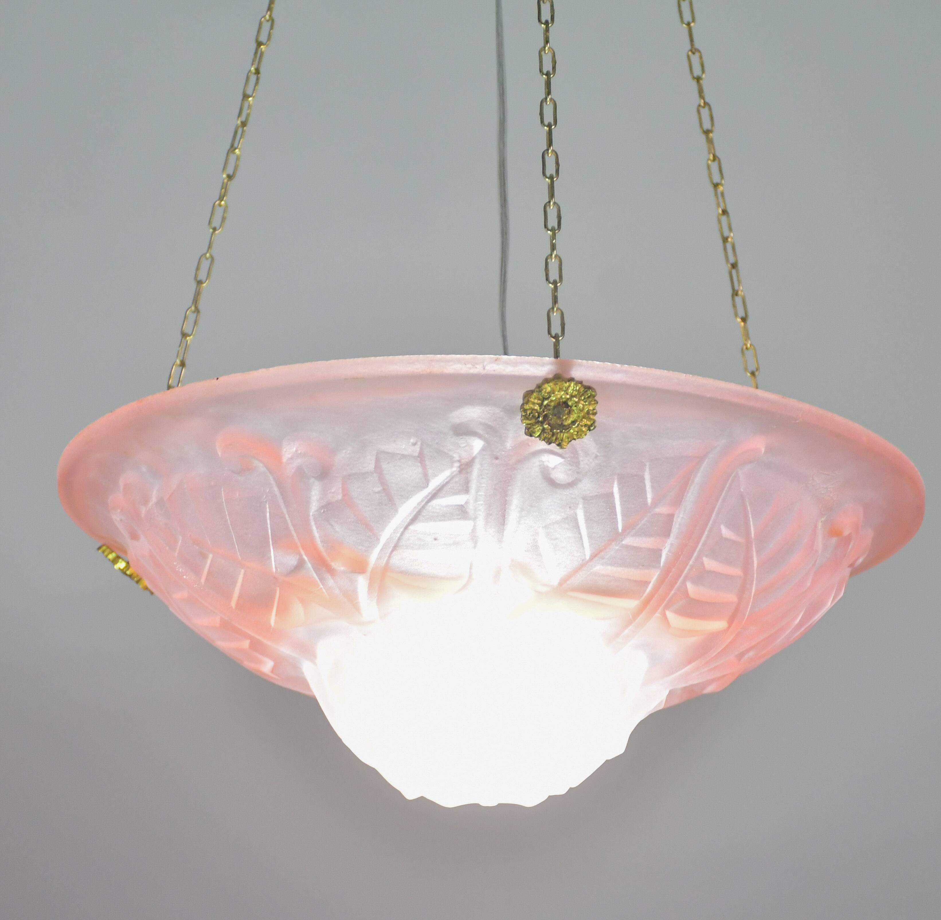 Pink Art Deco top quality pendant light with floral decorations, signed Degué