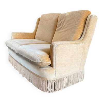 Canapé vintage beige deux places avec franges