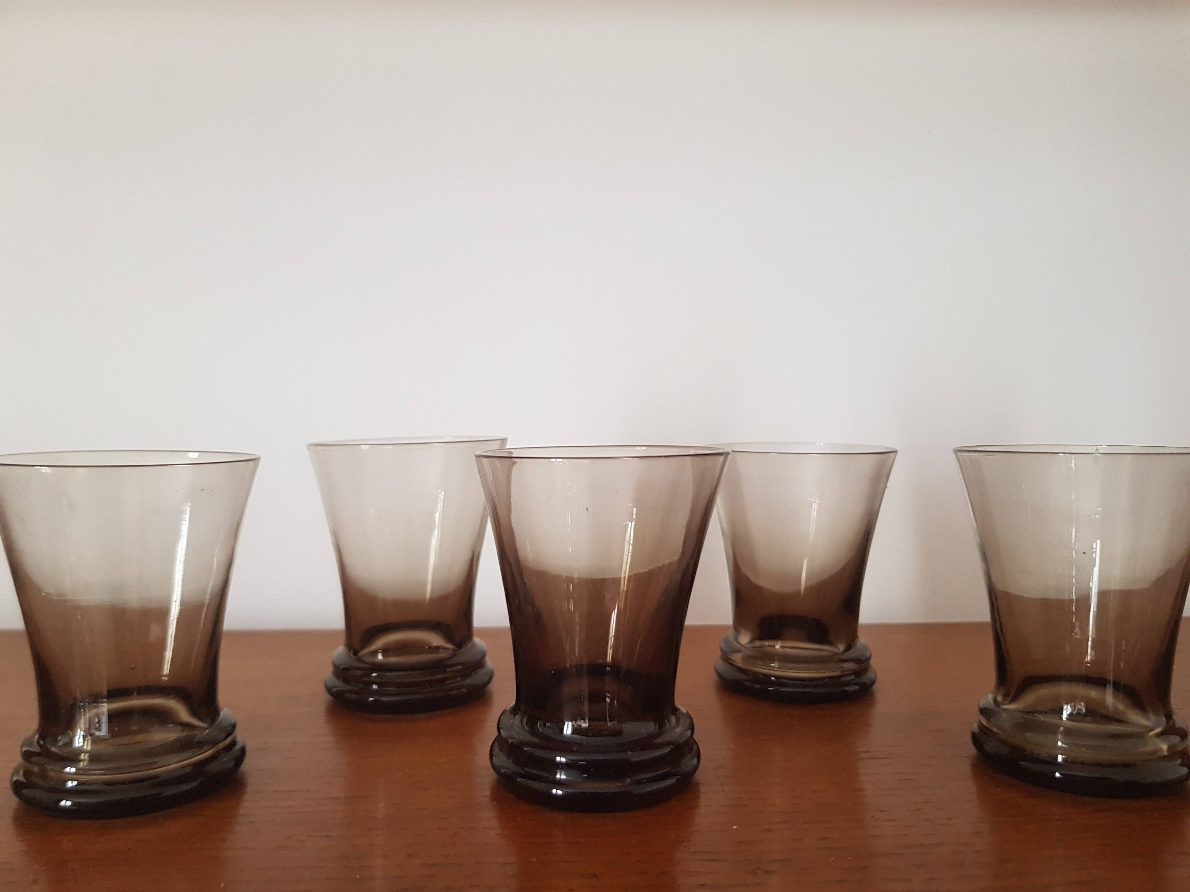 Set of 5 small black glasses