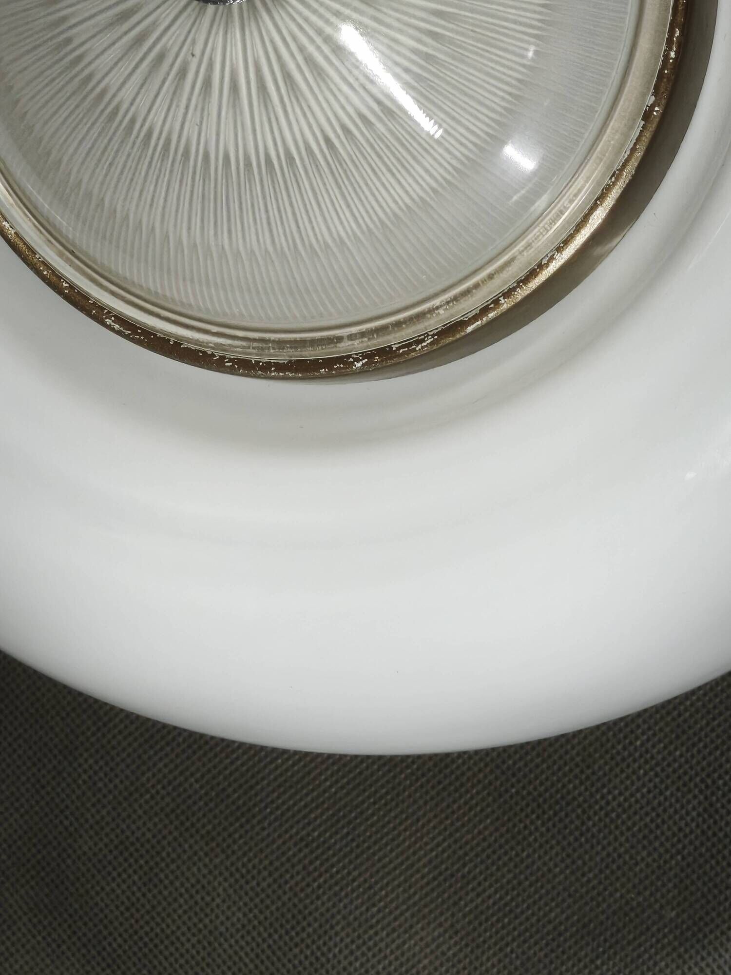 Lampe de table en verre blanc de l'ère spatiale italienne des années 1970