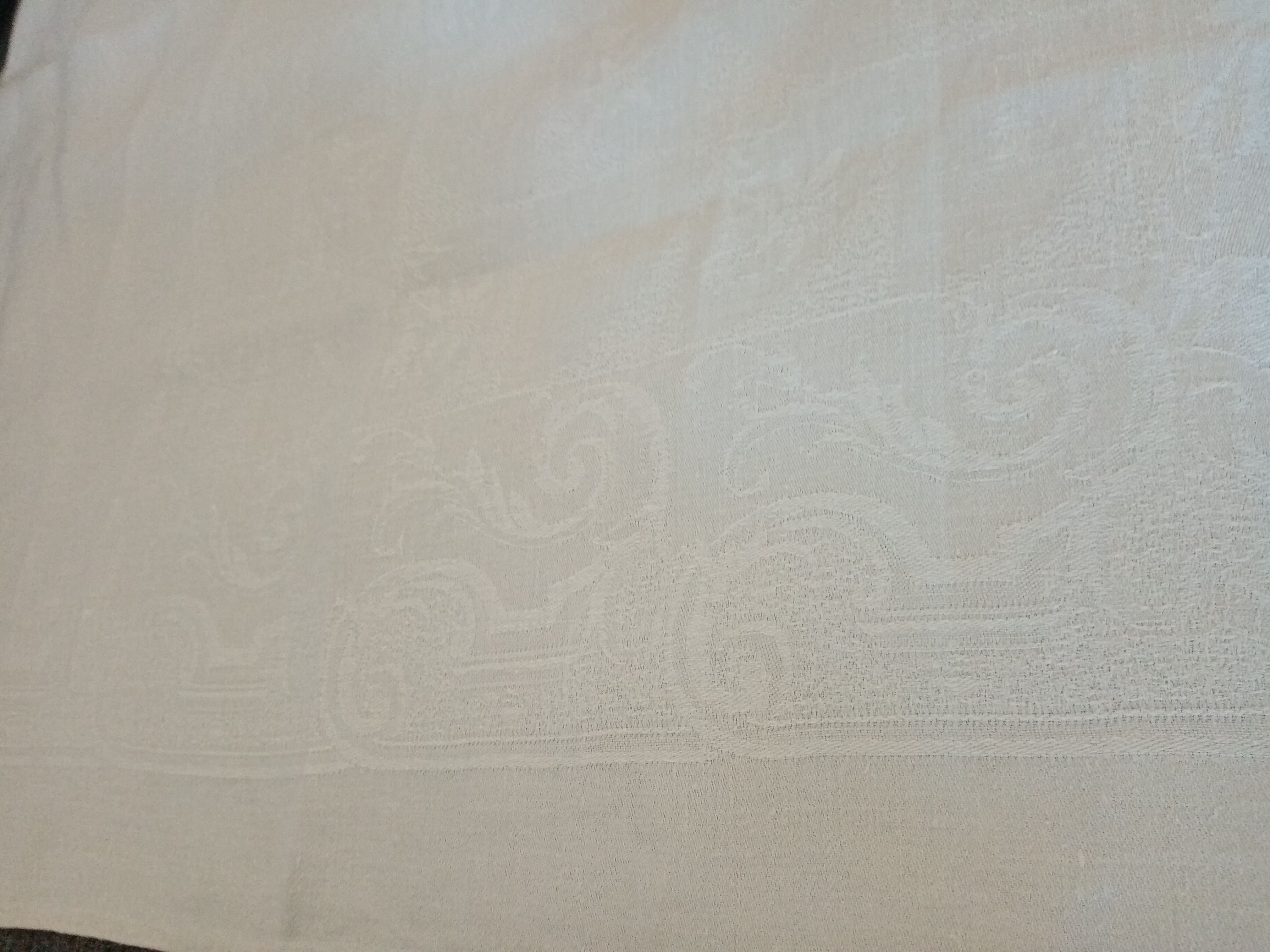 Tablecloth and its 12 damasee towels floral decorations rockery embroidered monogram