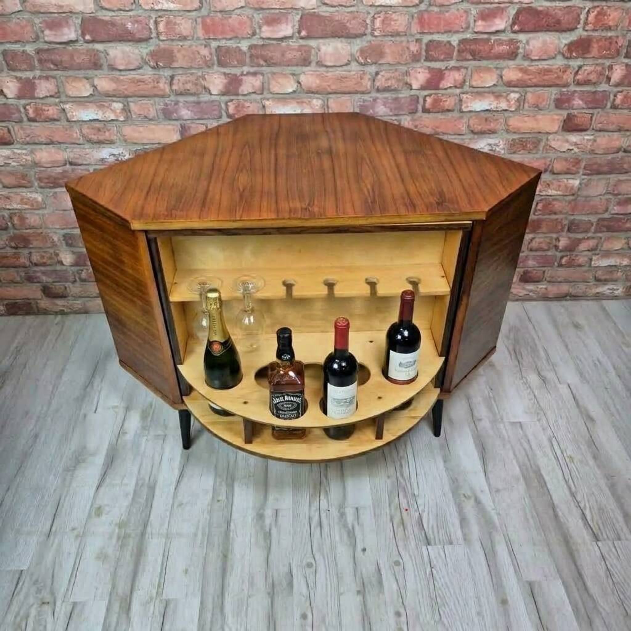 Meuble bar d'angle, Europe de l'Est milieu XXème