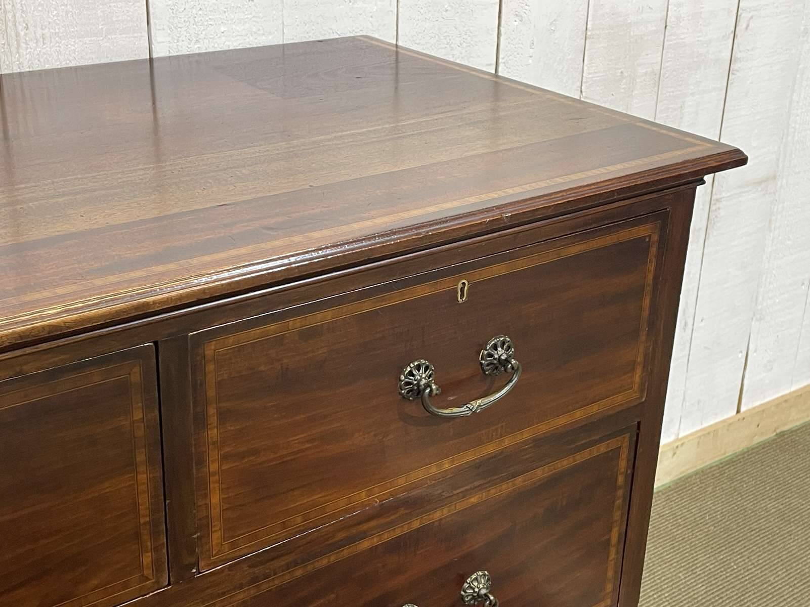 Commode anglaise début XXème en acajou