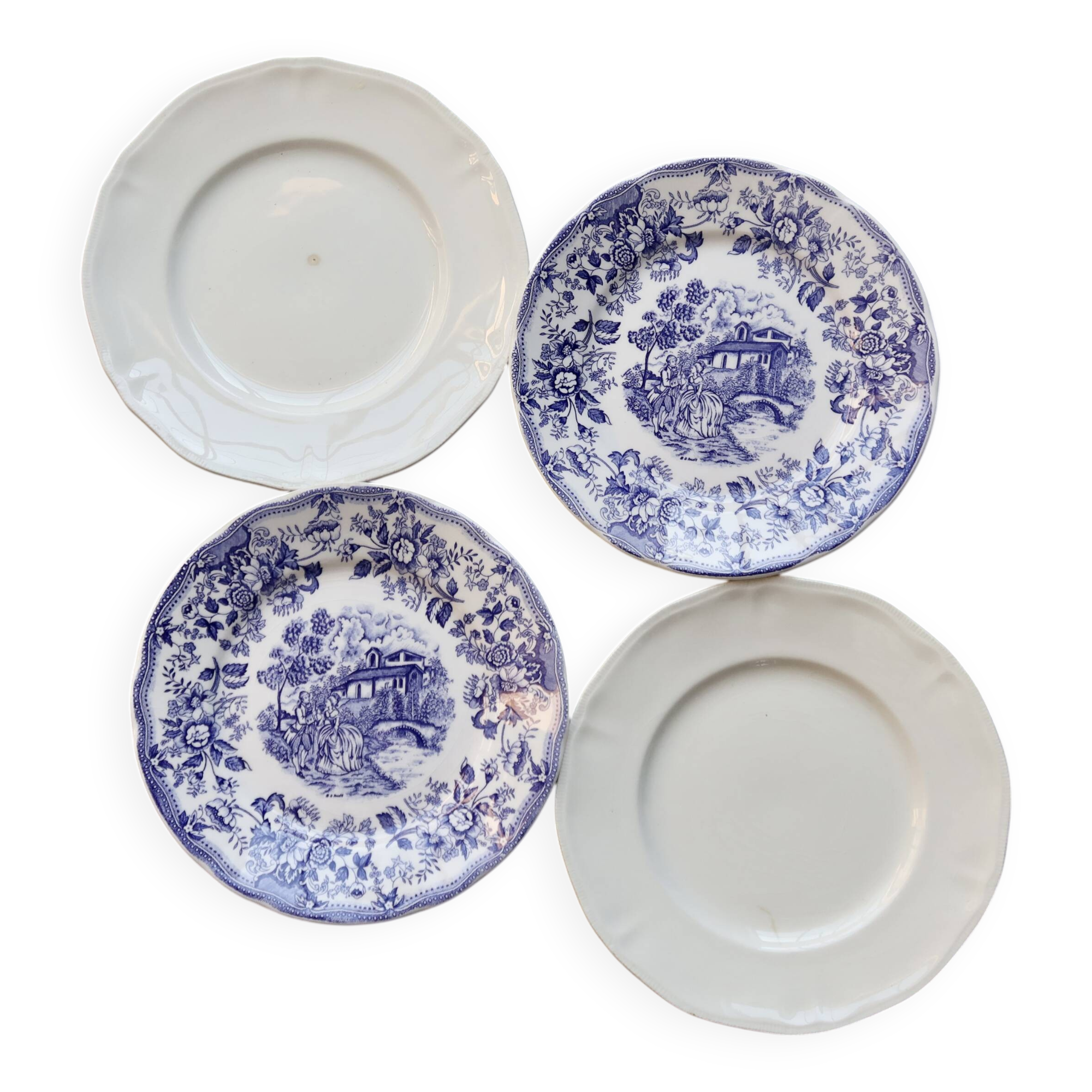 4 mismatched vintage flat plates in blue and white earthenware - Cambrid lot