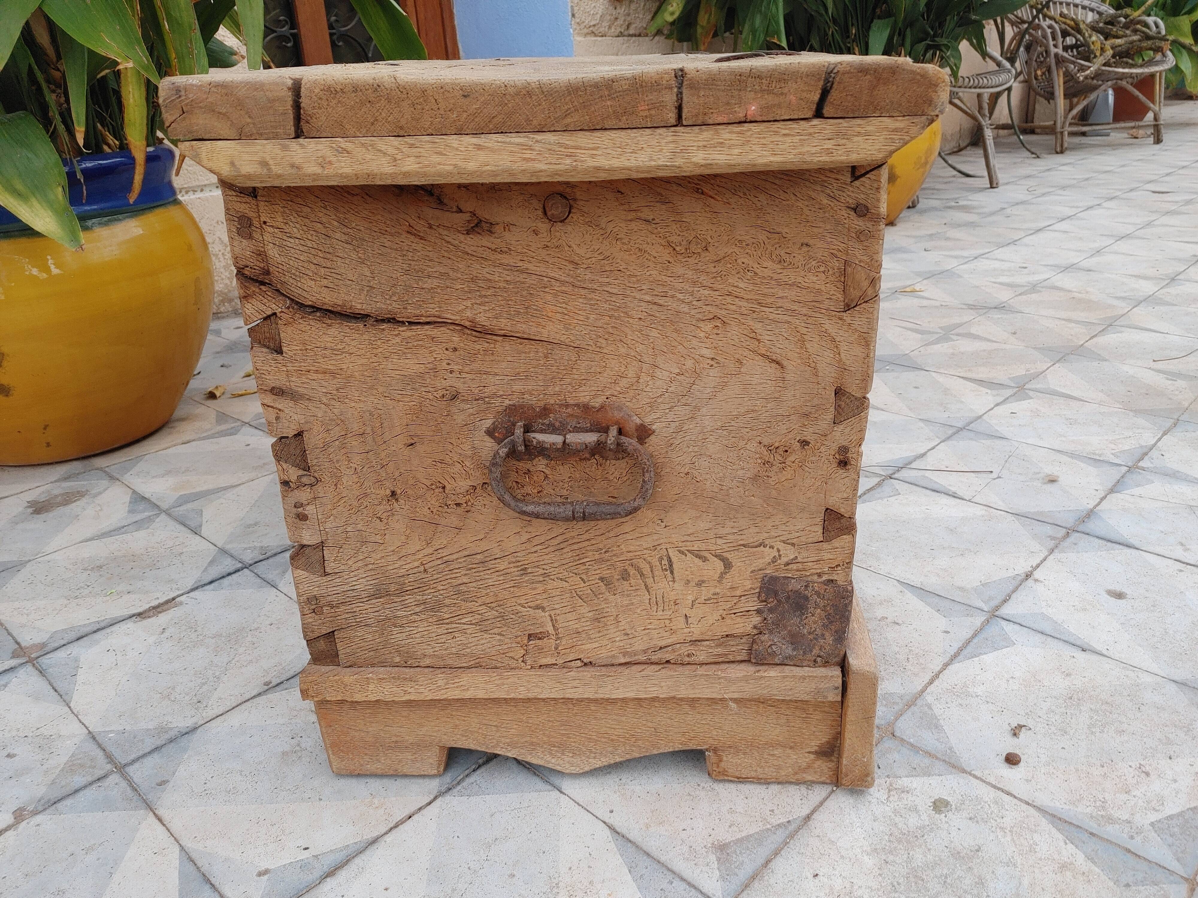 Very old solid oak chest Folk Art of Queyras