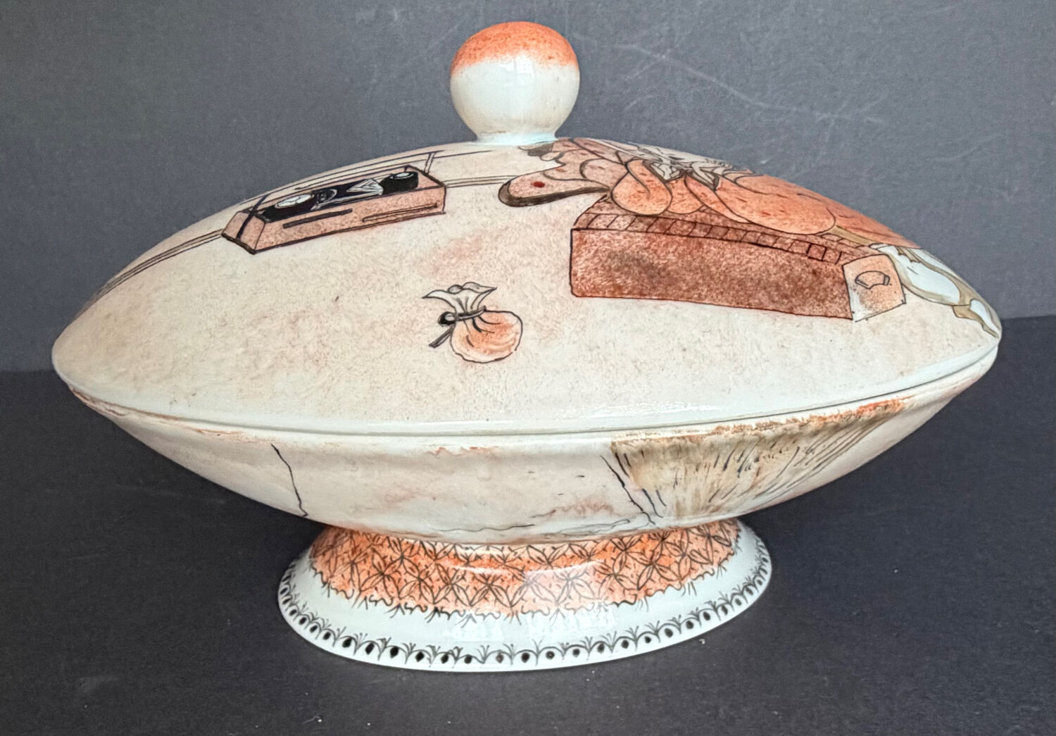 Earthenware bonbonnière