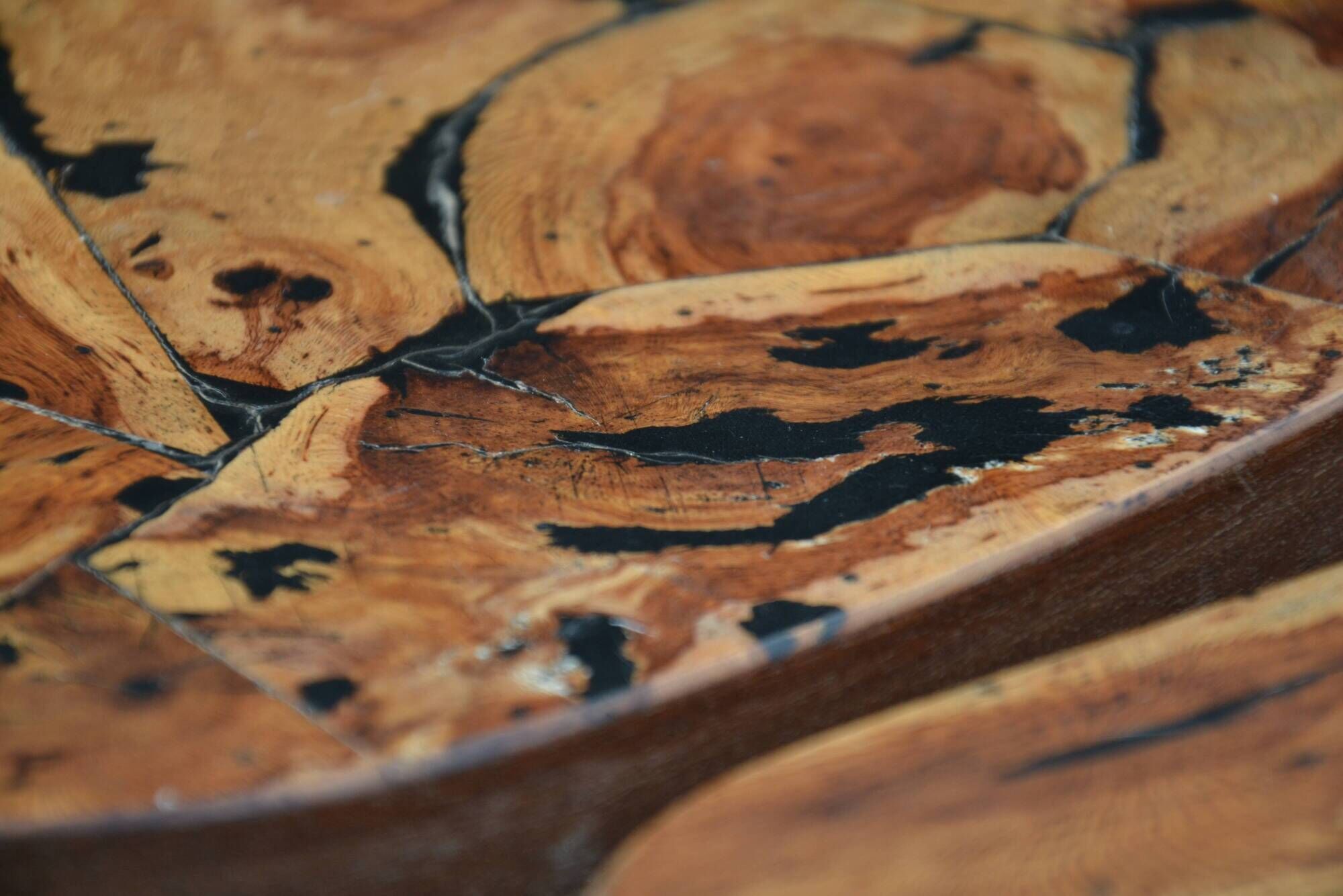 Modular coffee table in vine shoot marquetry.