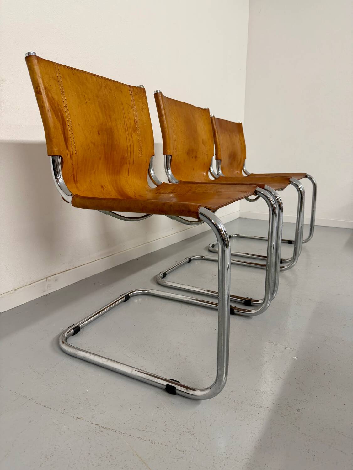Lot of 5 tubular chairs Mart Stam edition Fasem vintage patinated leather