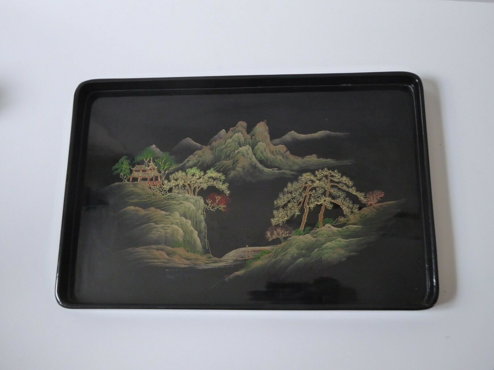 Japan's black lace-up tray