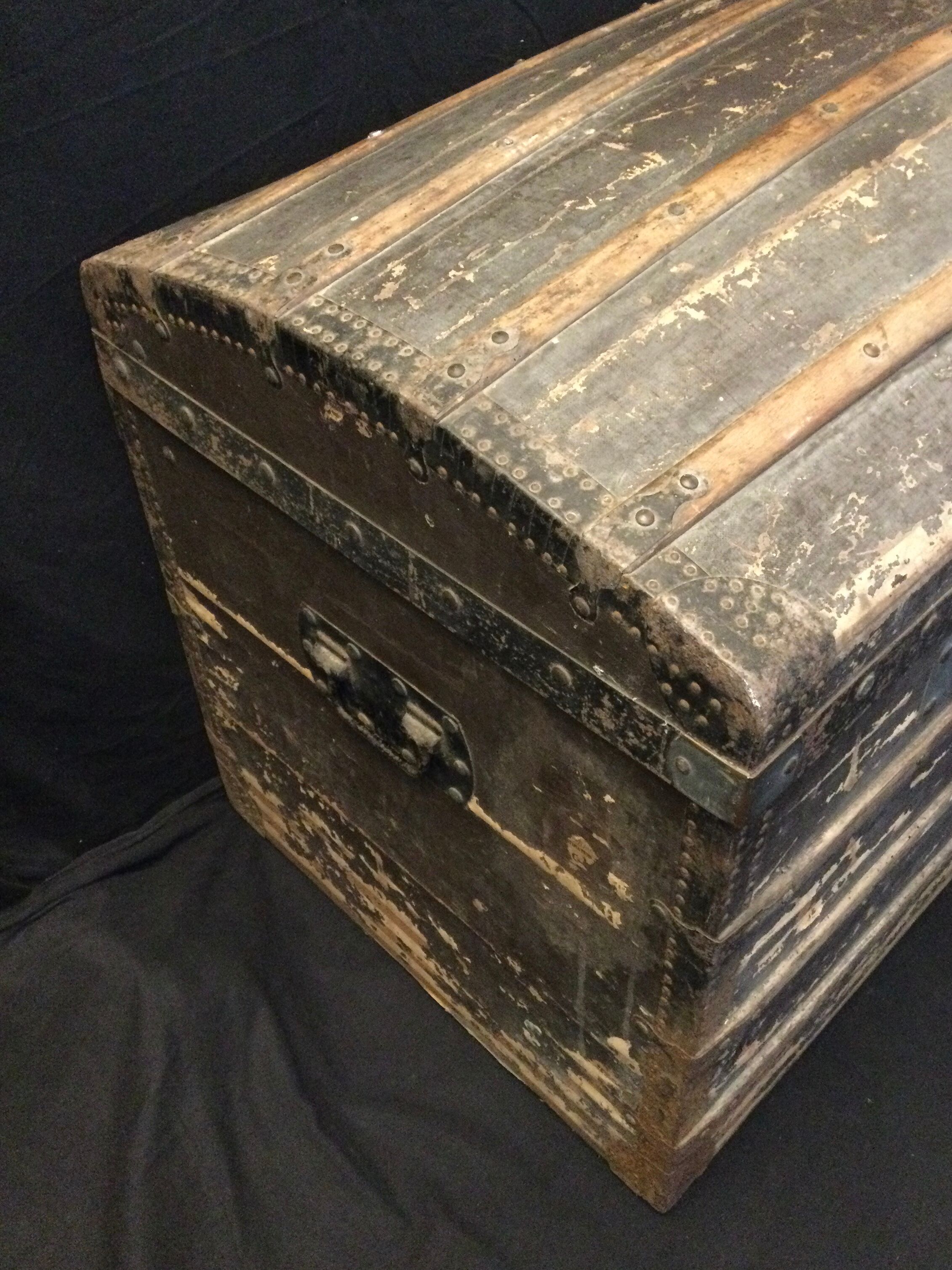 Old trunk E.Semette