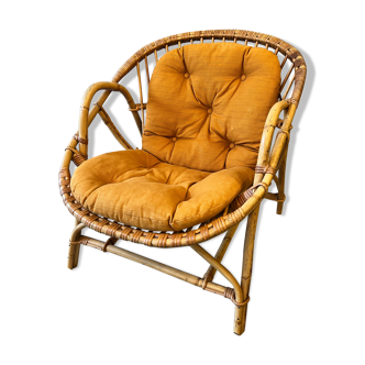 Rattan basket armchair with its cushion