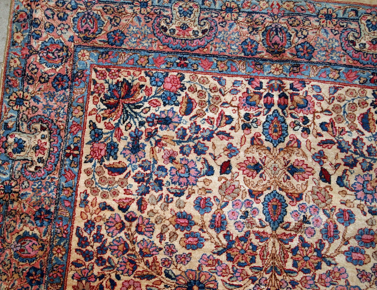Handmade antique Persian Kerman rug 128cm x 210cm 1920s