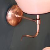 Paire d’appliques murales en laiton et plastique nervuré