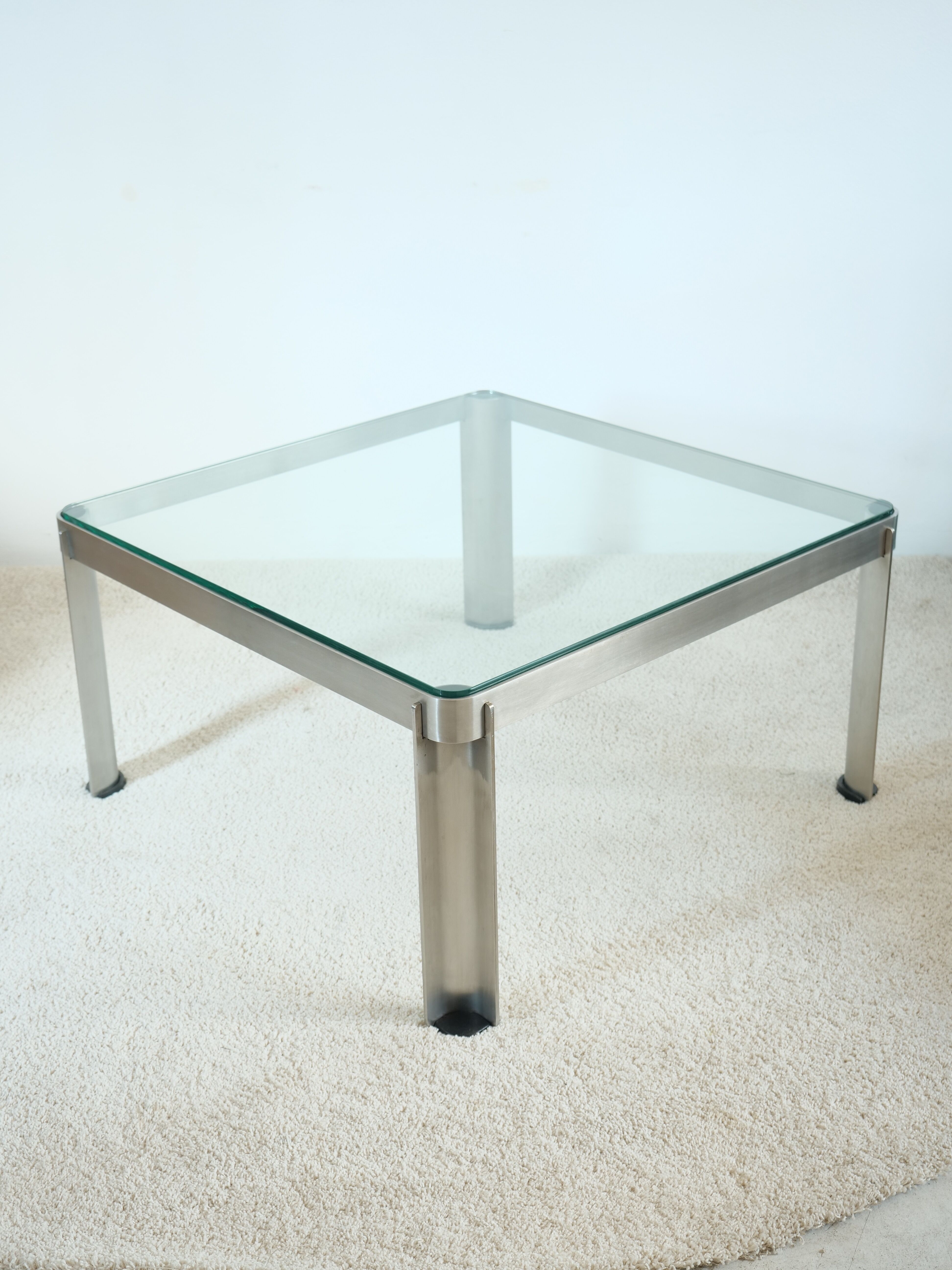 Coffee table model t113 by Osvaldo Borsani for Tecno 1975