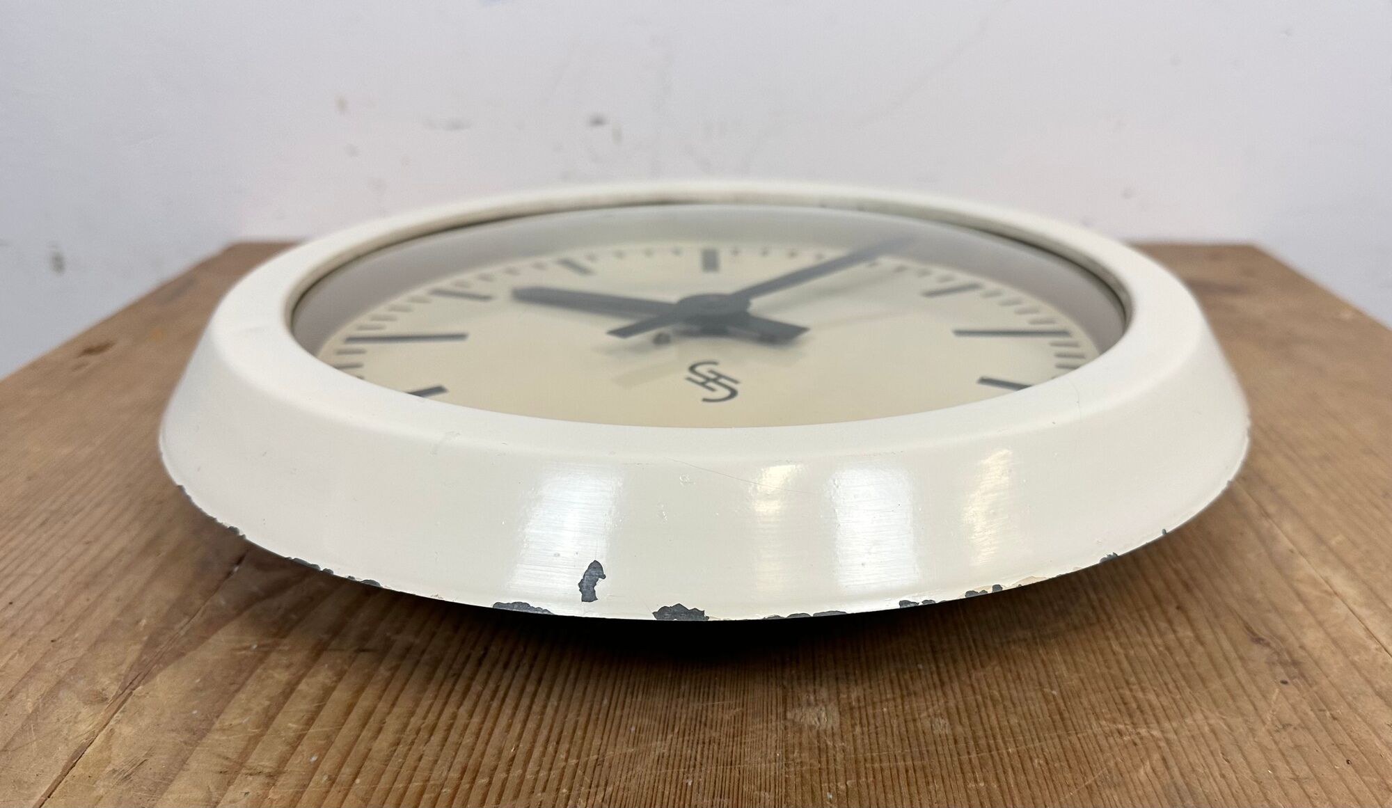 Beige industrial factory wall clock from Siemens, 1950s