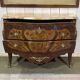 Commode de style Louis XV en bois de rose, chêne et dessus marbre