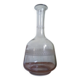 Carafe à vin ancienne - verre gravée d'une frise d'entrelacs