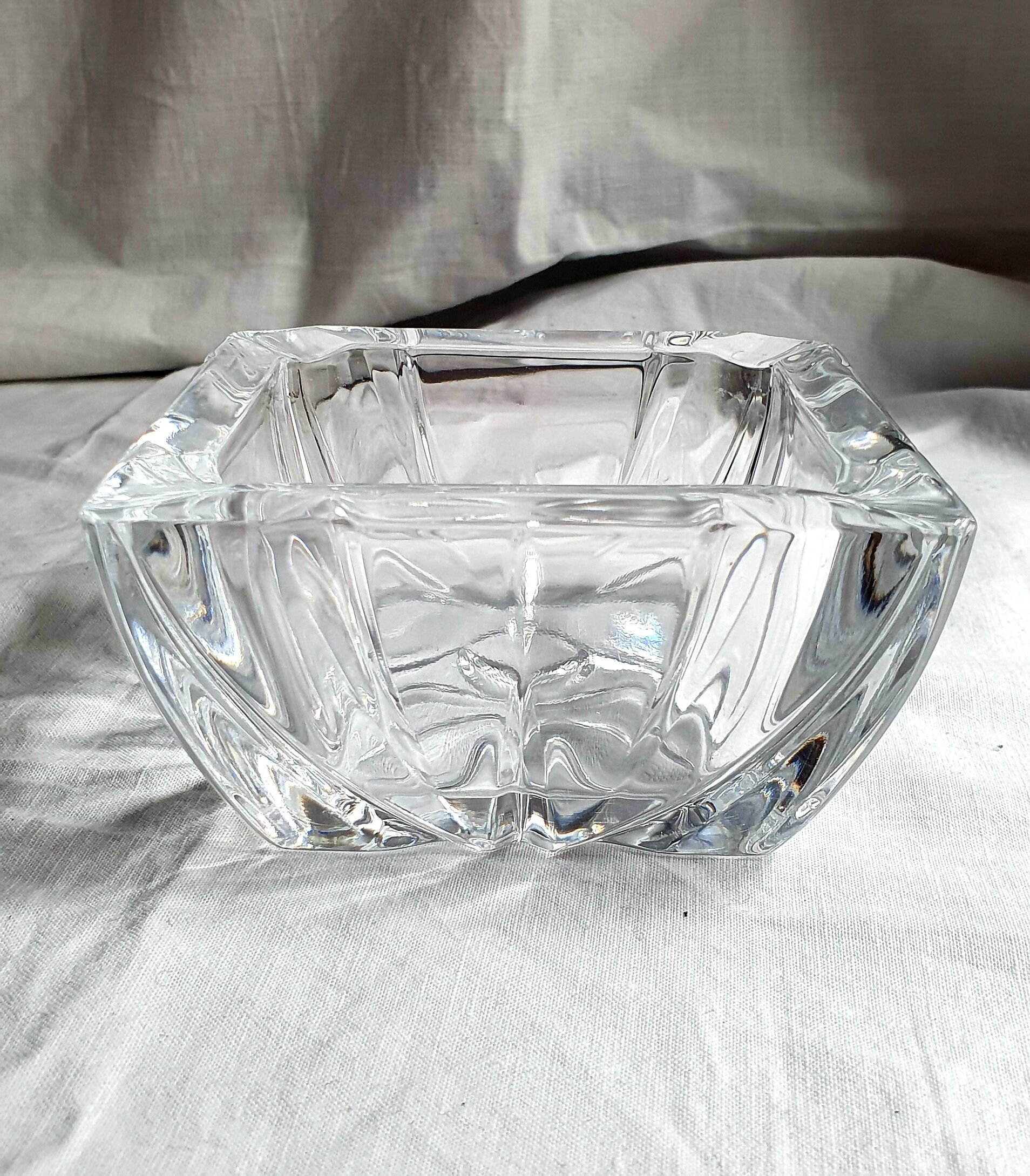 Chiseled crystal ashtray