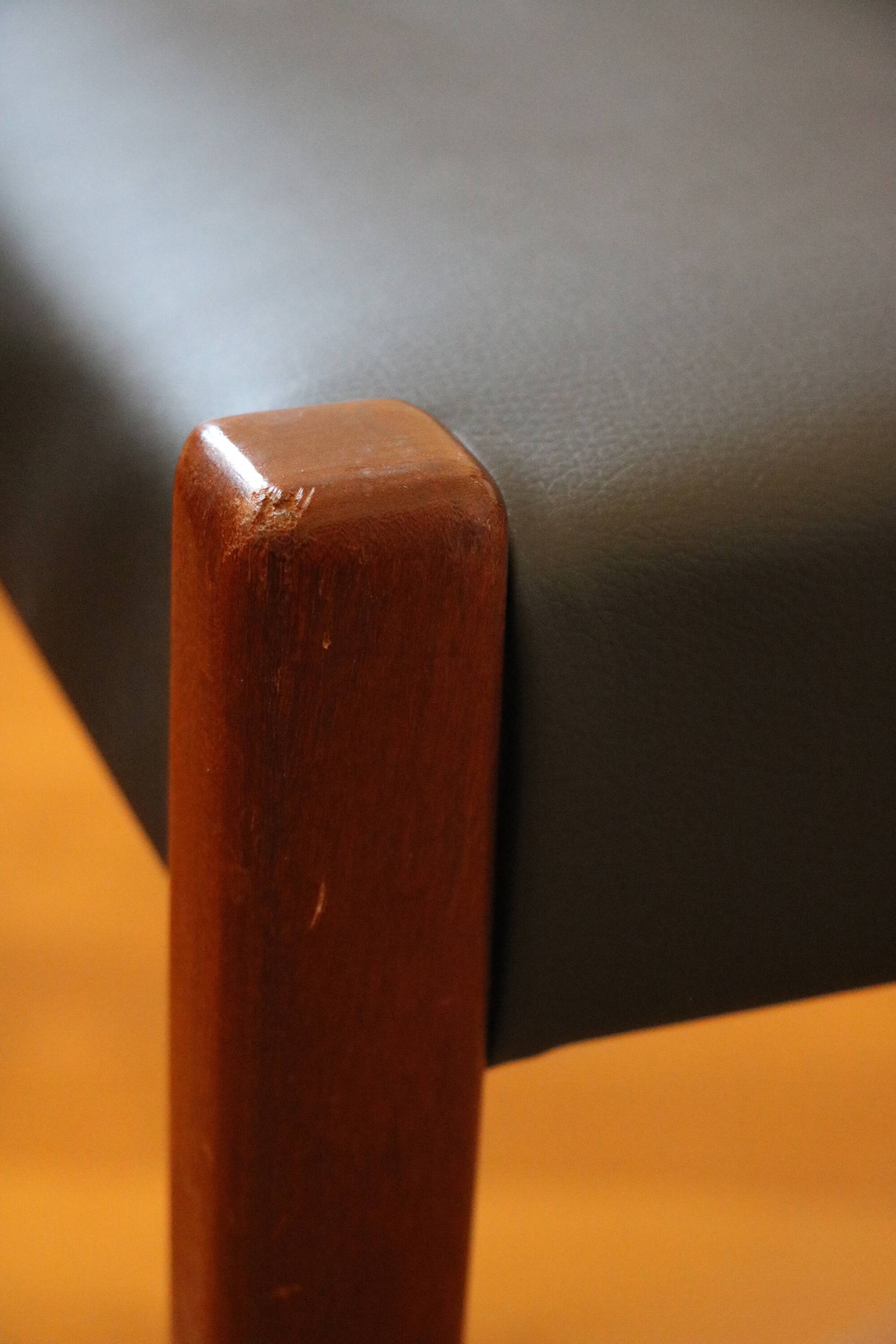 4 Scandinavian chairs in wood and faux leather, 1970.