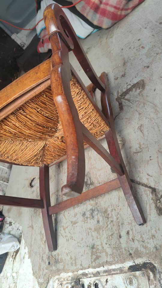 Armchair with gilded rye straw seat in solid walnut, Restoration period, circa 1820