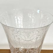 Vase tulipe en cristal de BACCARAT  à décor gravé d'arabesques - Signé