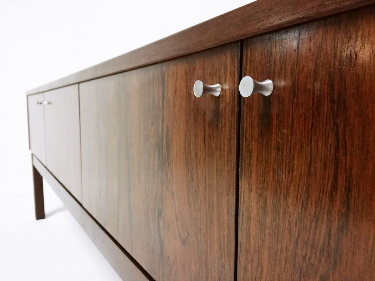 Enfilade scandinave basse en palissandre  C.1960