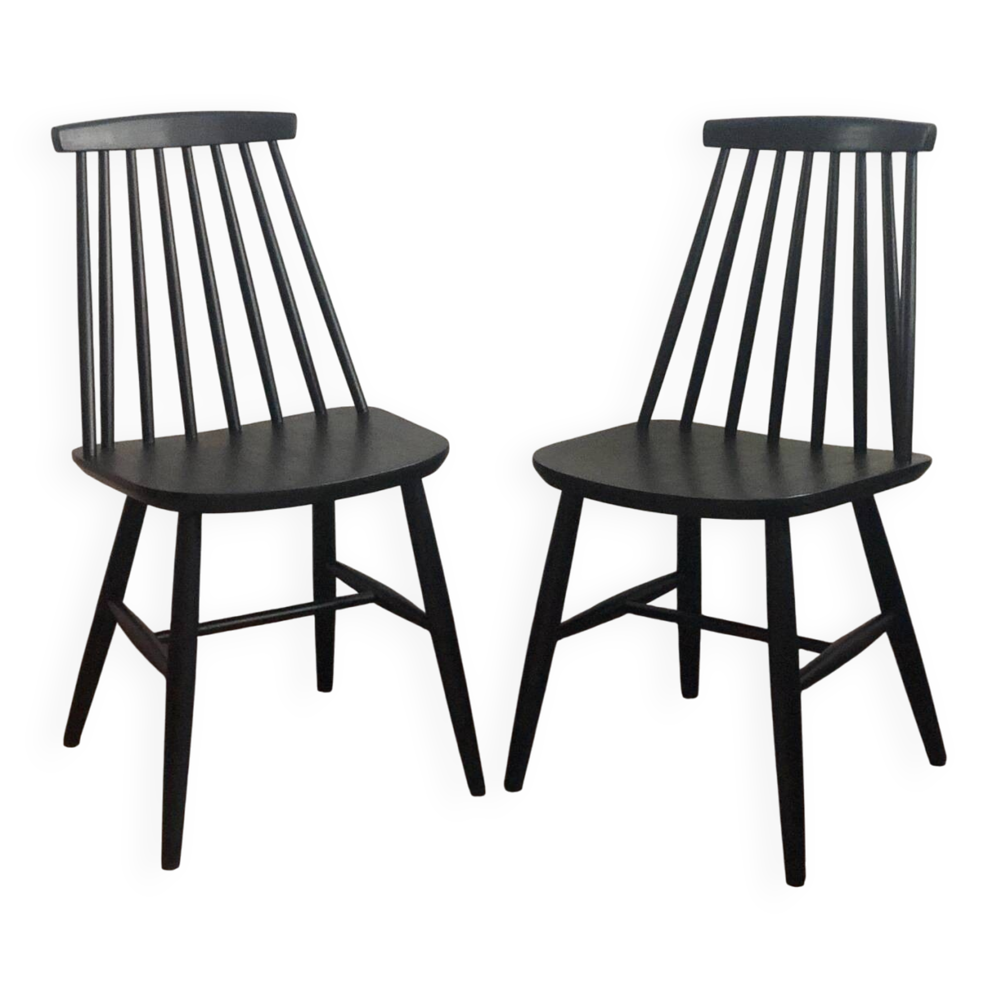 The pair of chairs in Tapiovaara style.
