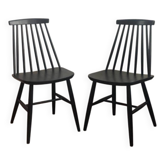 The pair of chairs in Tapiovaara style.