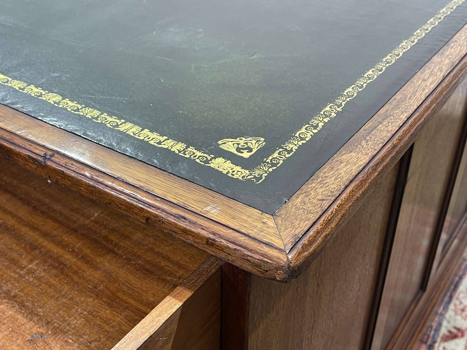 Large English flat desk in mahogany with leather top, early 20th century
