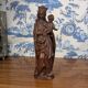 Vierge à l'Enfant de style néo-Gothique en résine patinée imitant le bois
