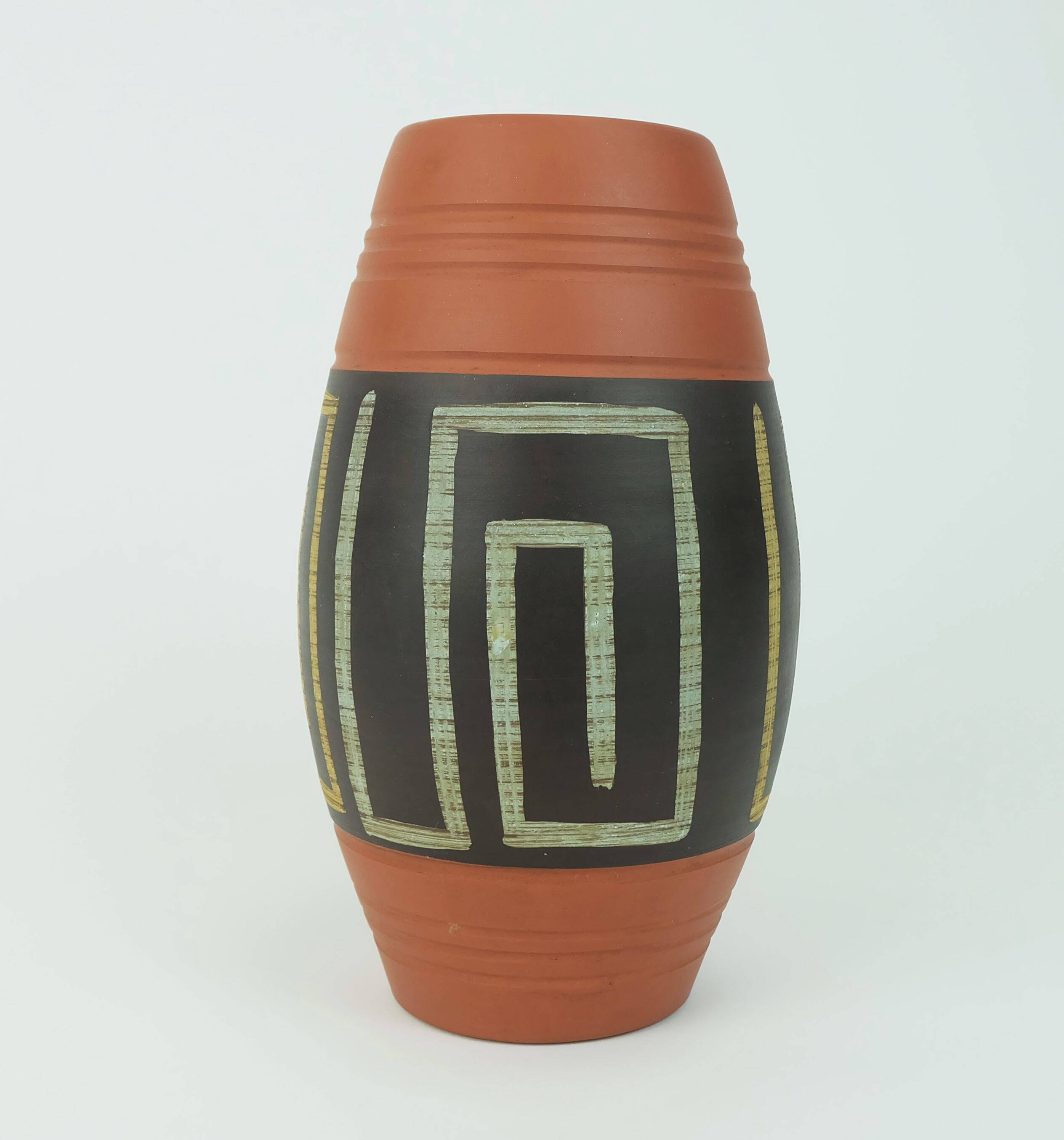 mid century VASE duemler & breiden model 50/20 sgraffito and abstract decor