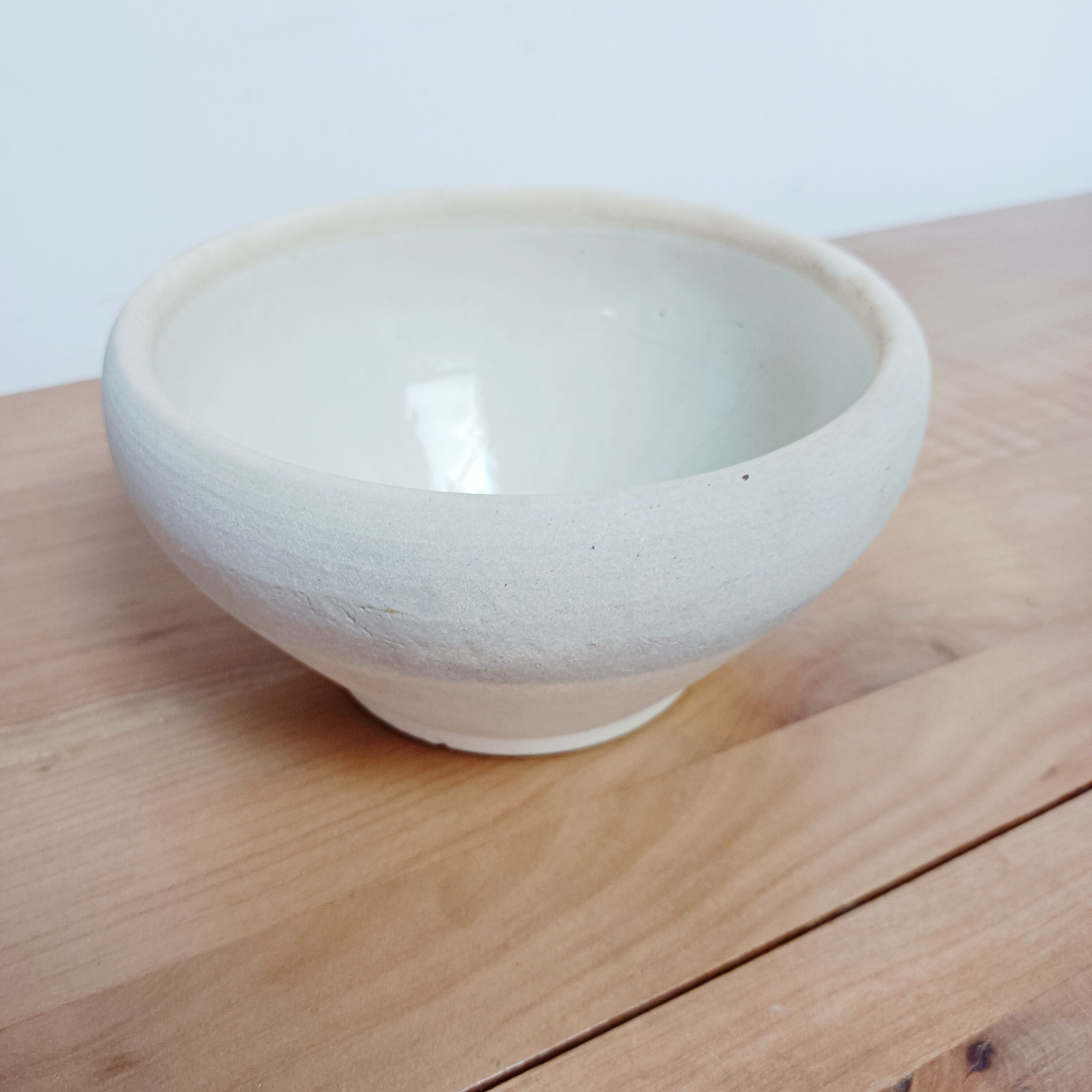 Bowl in white sandstone