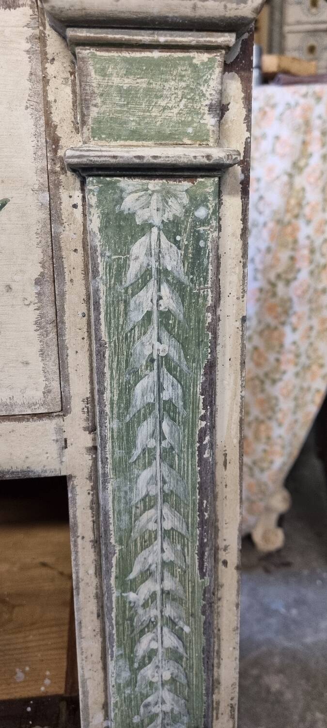 Old chest of drawers