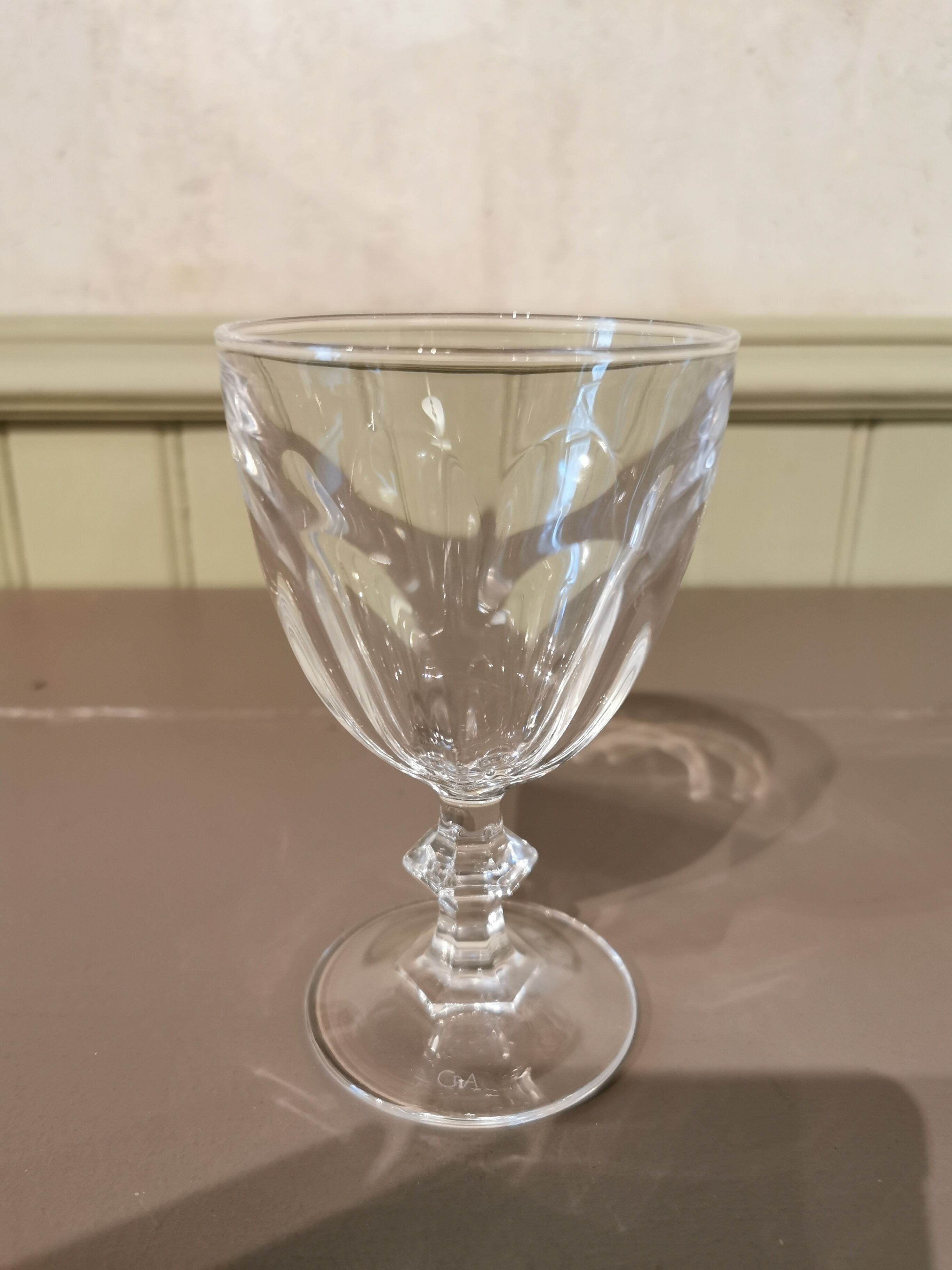 Suite de 8 verres à vin en cristal