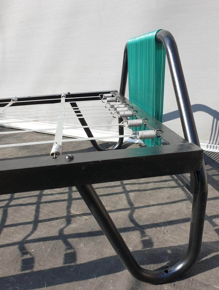 Metal bed  scoubidous green metal