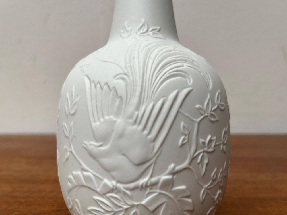 German white porcelain vase from the mid-century with bird motif by Kaiser, 1960s.